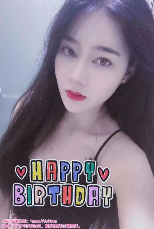 皮肤白嫩颜值小玉