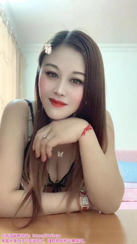 宝山双飞发情人妻