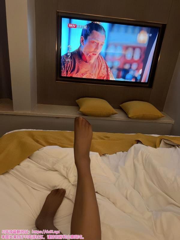 水足的年轻嫩妹