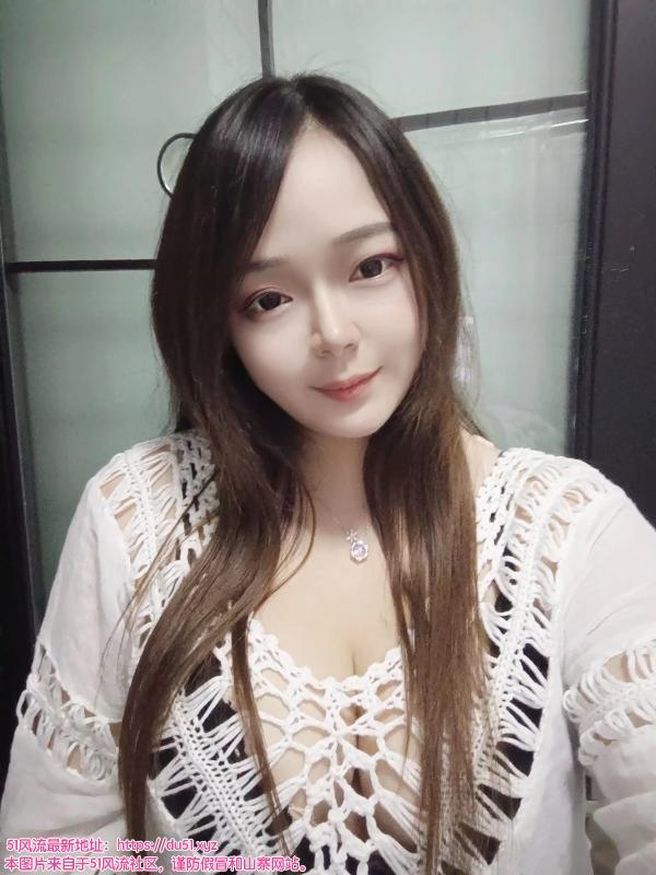 苏州巨乳肥臀小美女