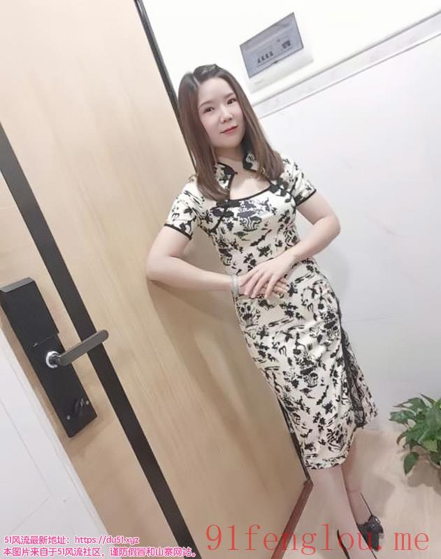 双飞少妇丹丹姐