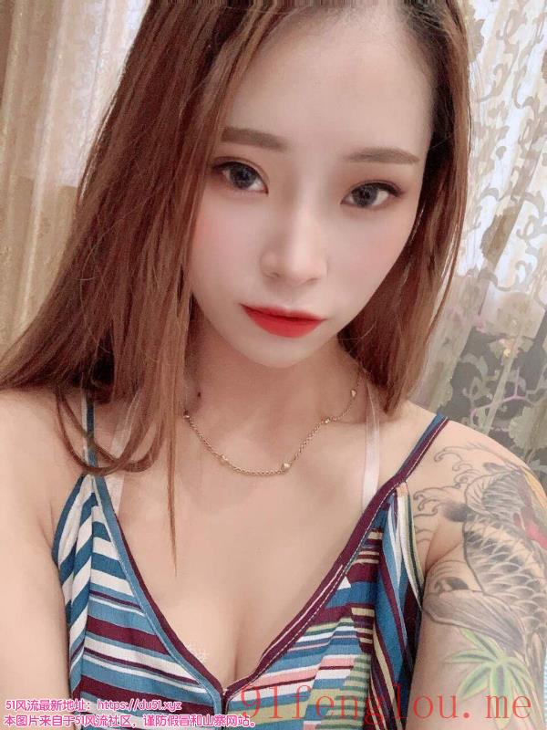 出击长腿黑丝妹