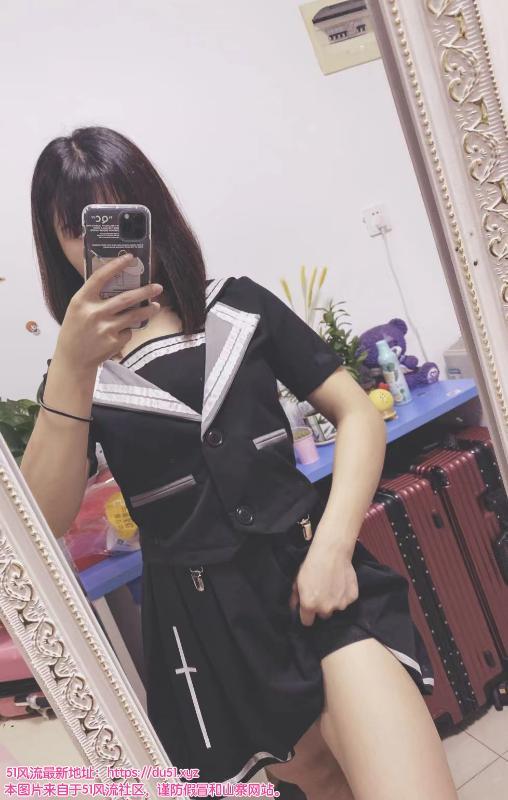 家居中项按摩胸妹