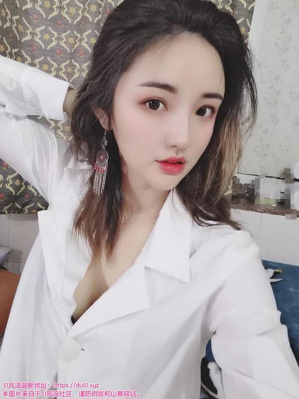 清纯漂亮的美女