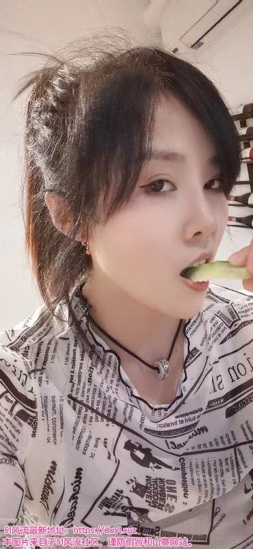 越秀美乳马甲线