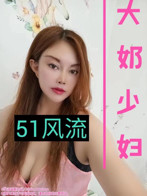 丰满翘臀大奶妹