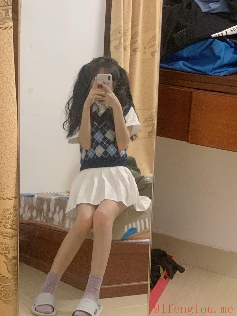 00年学妹下面粉嫩逼紧水多