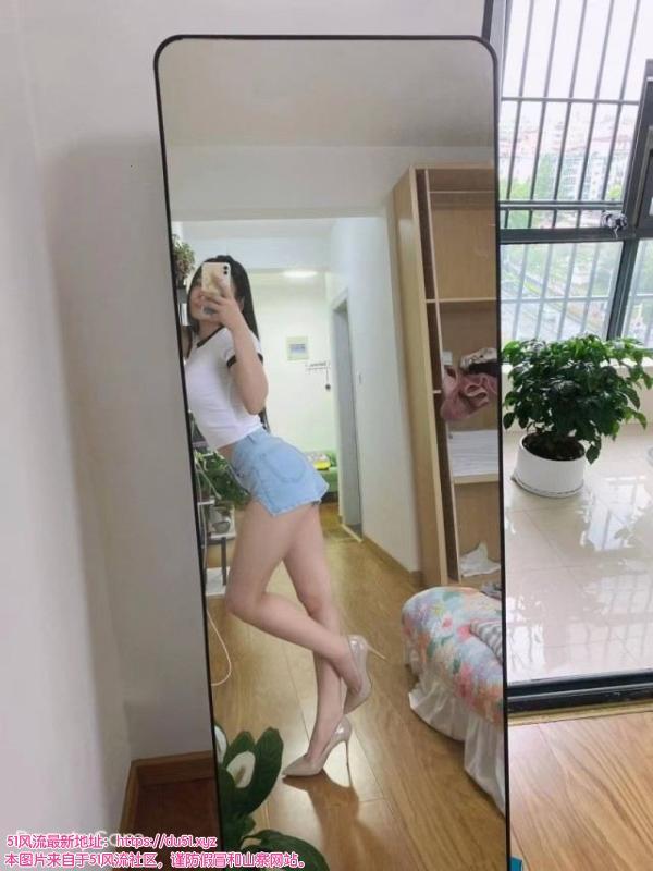 分享一个大胸美女