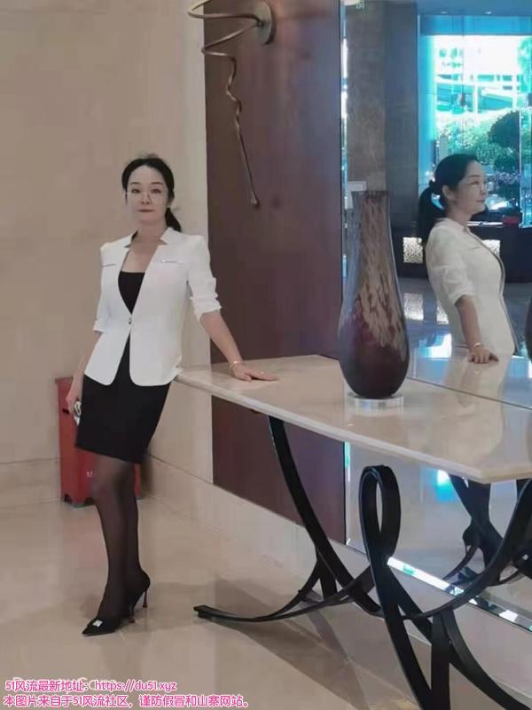 罗湖戴眼镜少妇