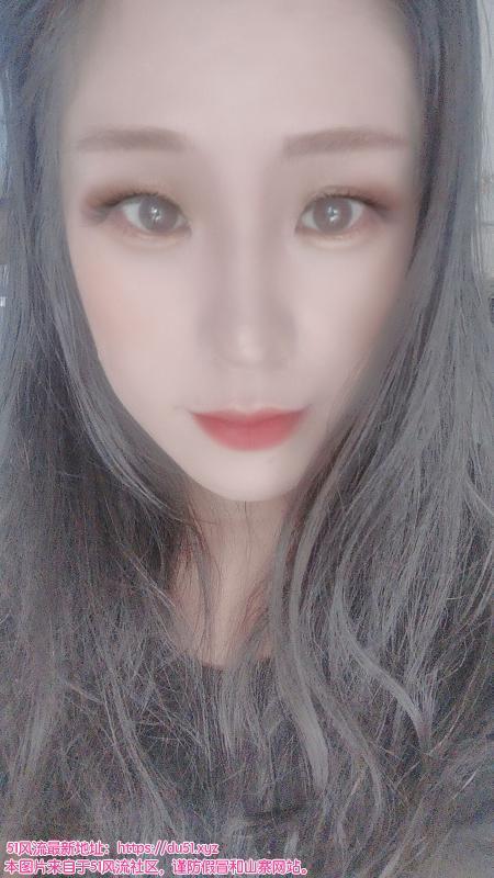 叶子人美身材不错