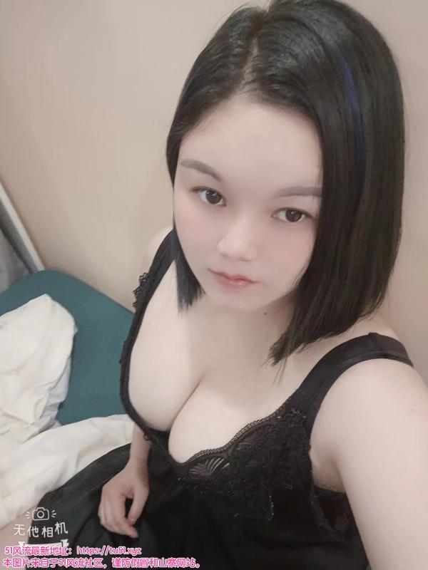 宝安翻身站巨乳骚妹