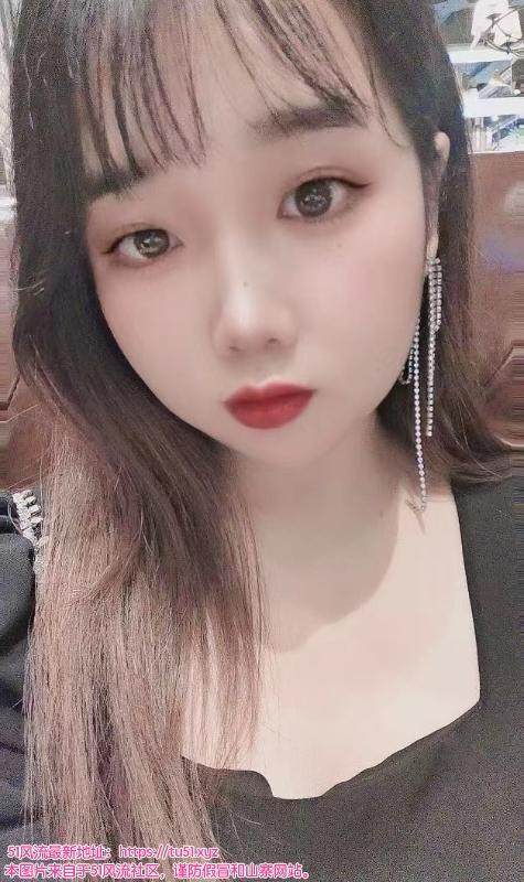 奶茶店风骚三通小妹