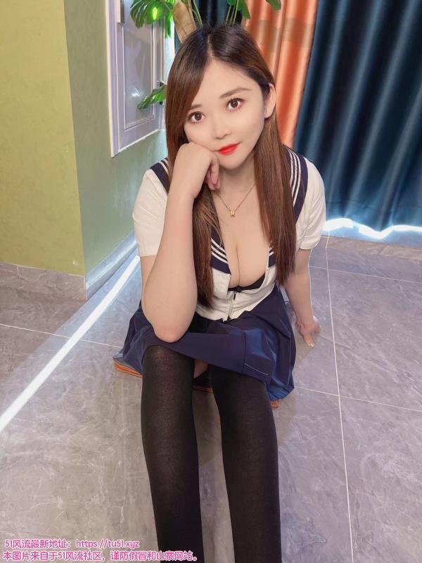 有制服诱惑的美少妇