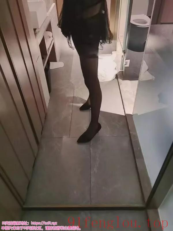 爱健身的黑丝风骚御姐