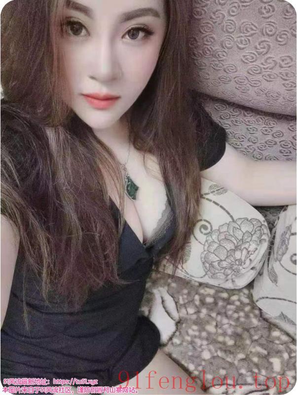 玩得很舒服的大胸熟女