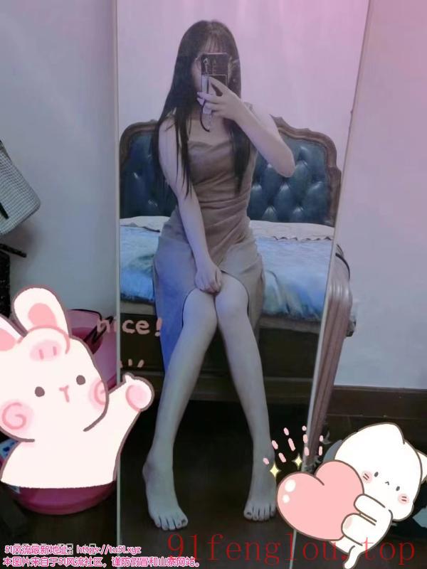 肤白腿长甜美依依