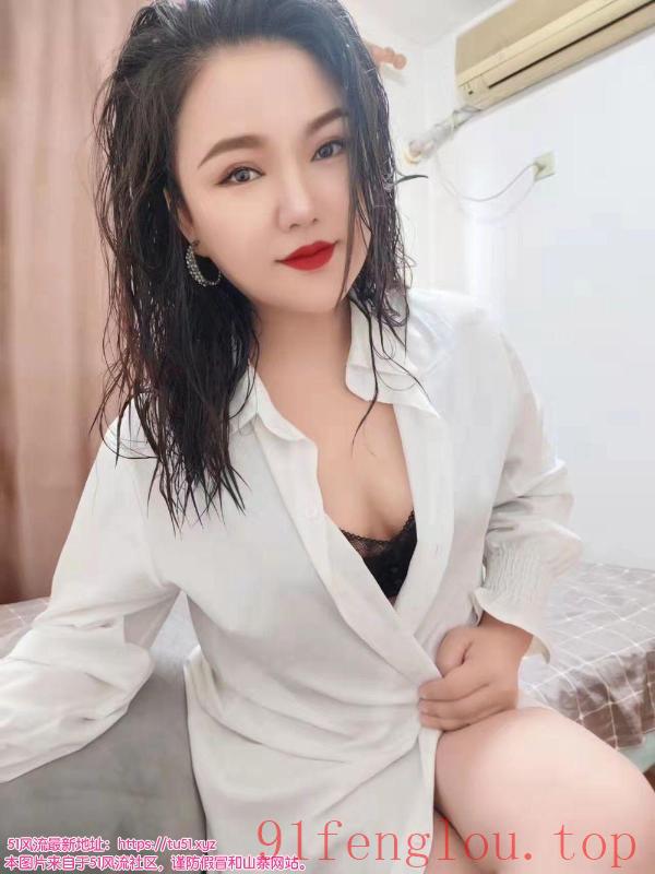 龙抓筋按摩养生少妇