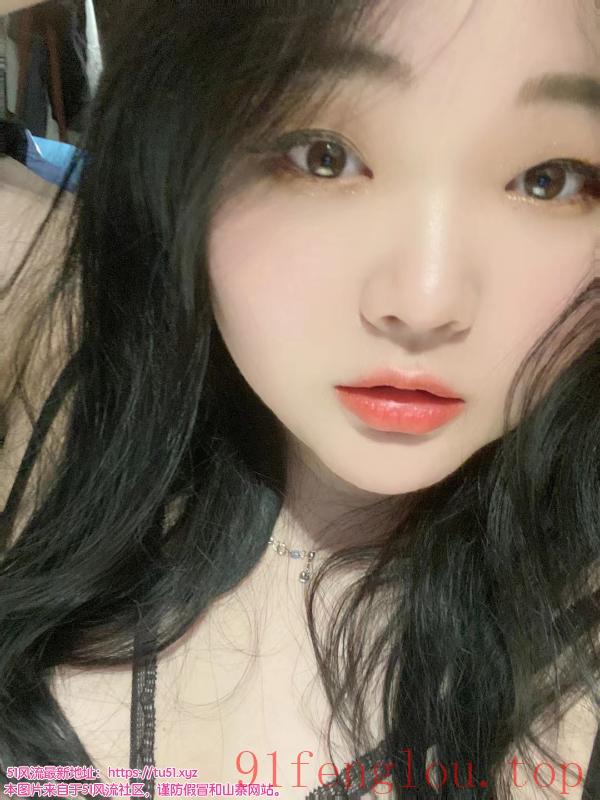 体贴的丰满漂亮微坦