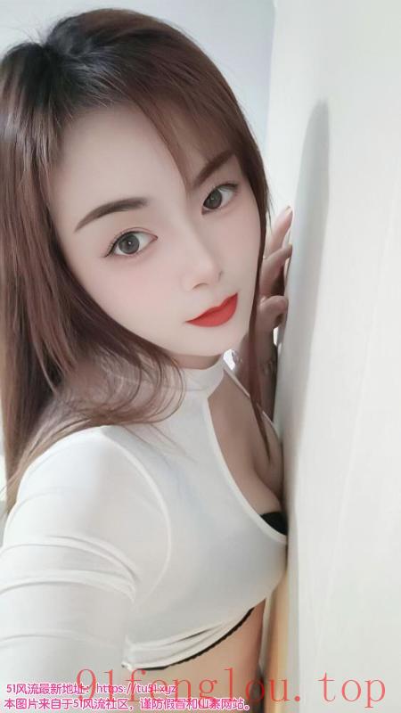 肤白大奶轻熟女