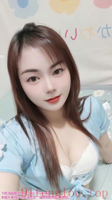 肤白大奶轻熟女