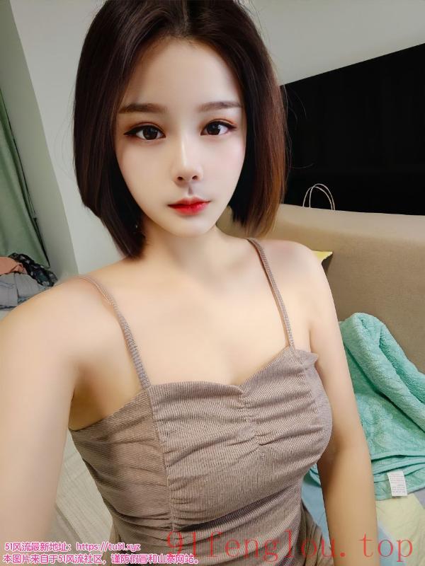 性感短发小姐姐