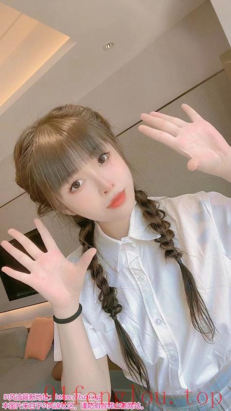 萝莉可爱的小妹子