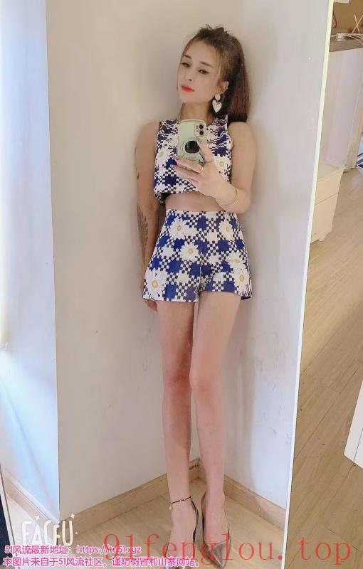 蜀山赛博广场冰冰妹子