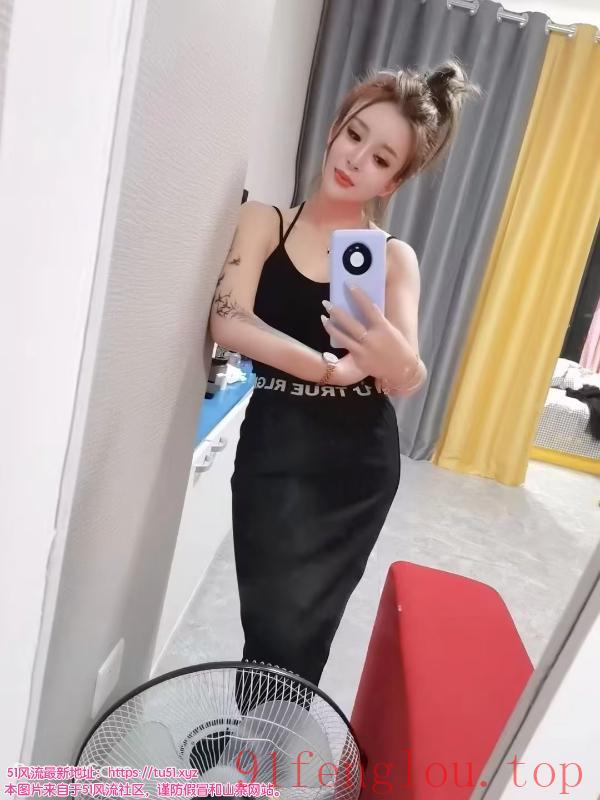 蜀山赛博广场冰冰妹子