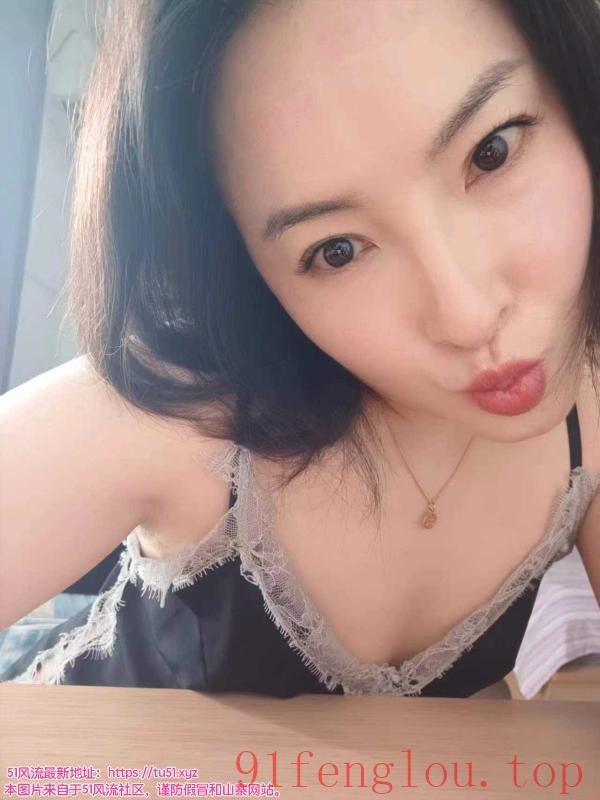 西藏的辣妹跪舔服务