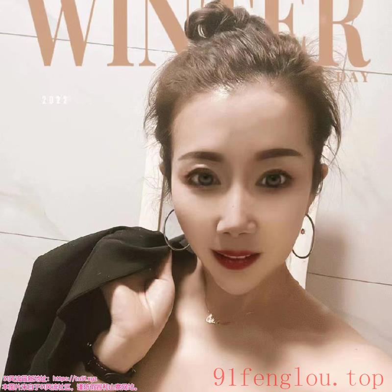 上班的气质少妇