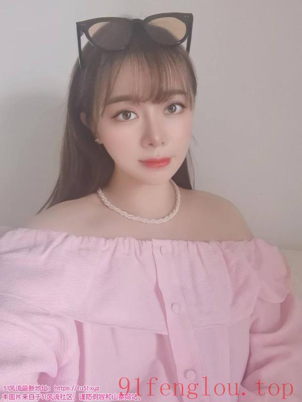 天河性感诱人嫩妹