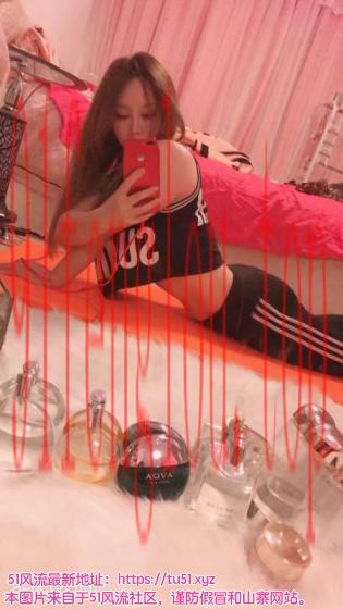 蜜桃臀性感雪儿