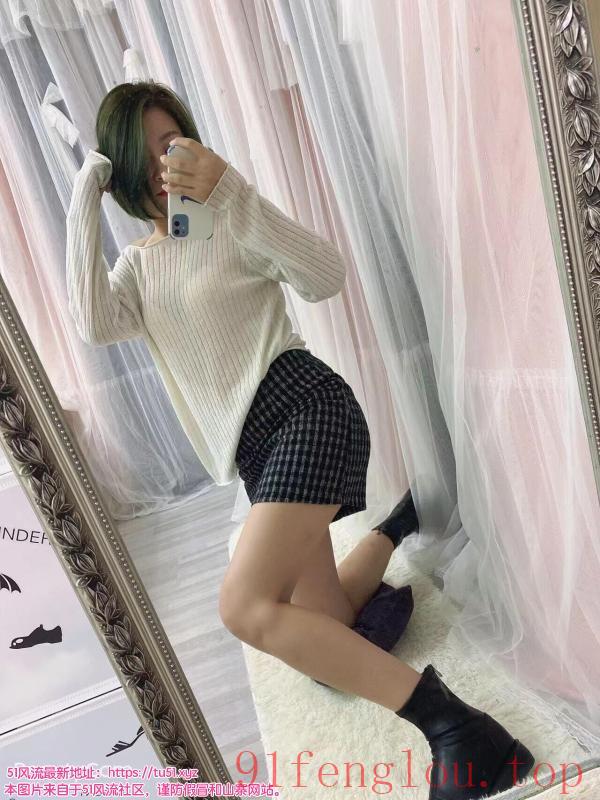 高高瘦瘦的美女