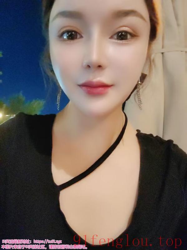 口爆制服大奶妹