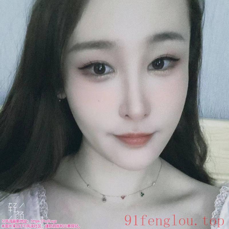 美女御姐蜜桃小酥胸