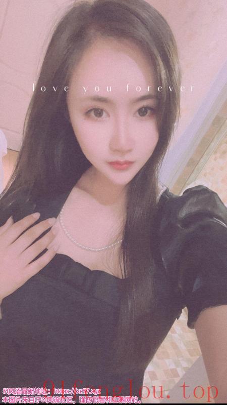 长发性感红红小姐姐