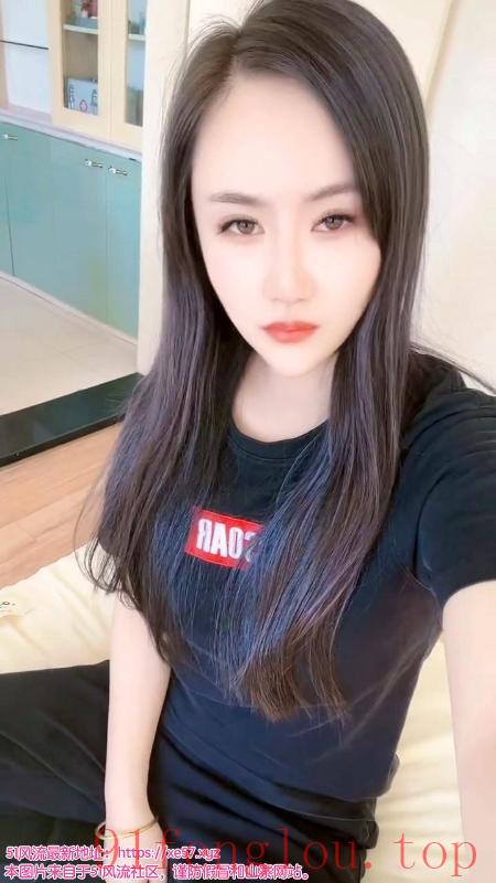 长发性感红红小姐姐