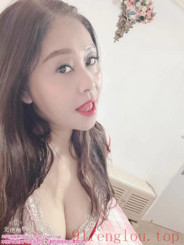 红唇熟女口爆女王