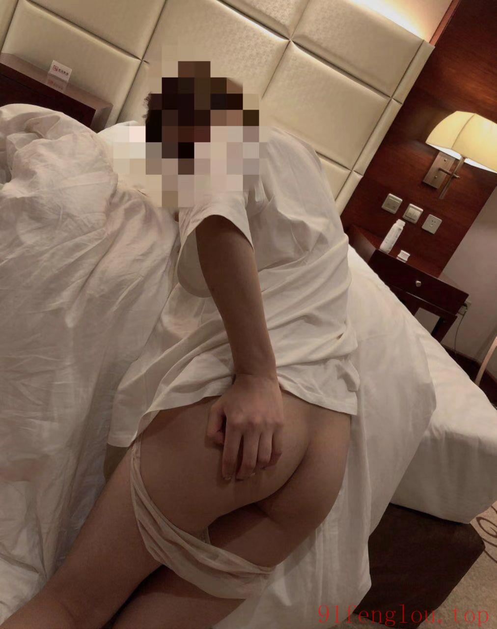 性感小姐姐，逼紧水多白腿长腰细臀部丰满