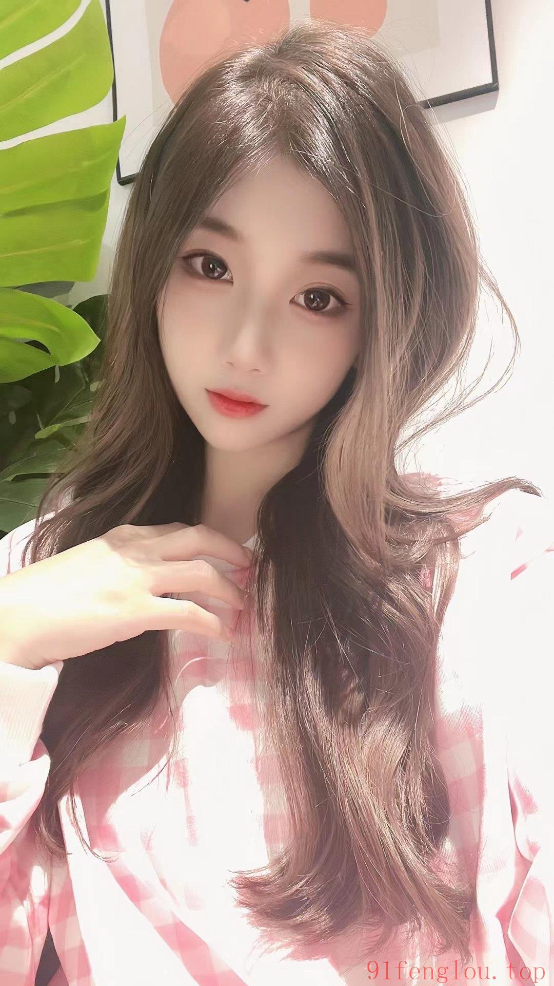 性感小姐姐，逼紧水多白腿长腰细臀部丰满