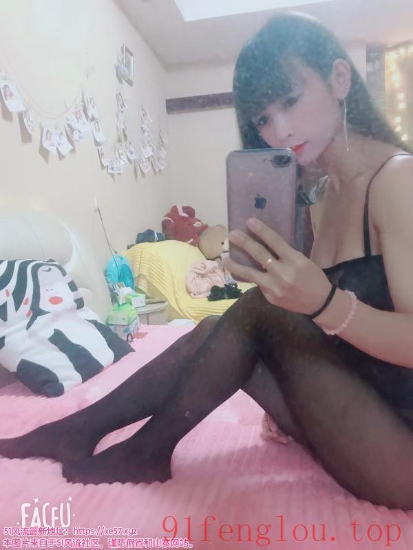 可拍视频抱起来小萝莉