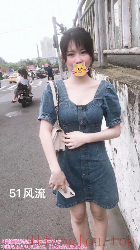 鼓楼地铁口邻家肤白