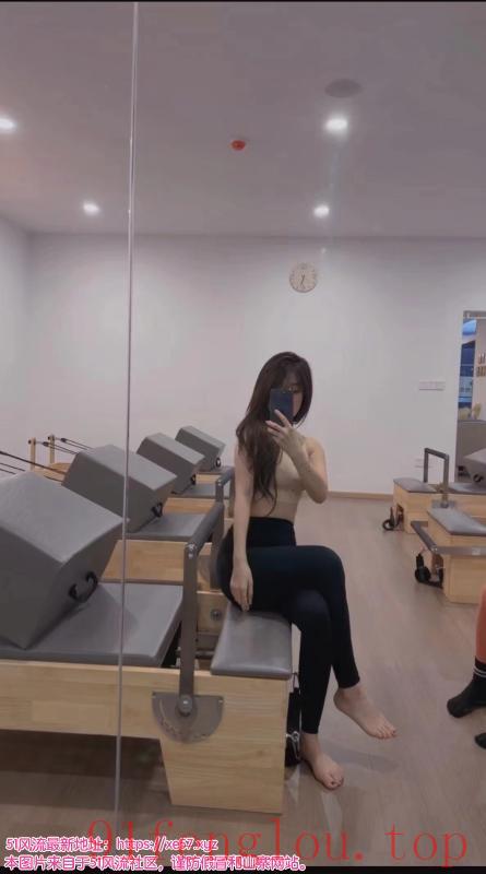 瑜伽老师可一字马