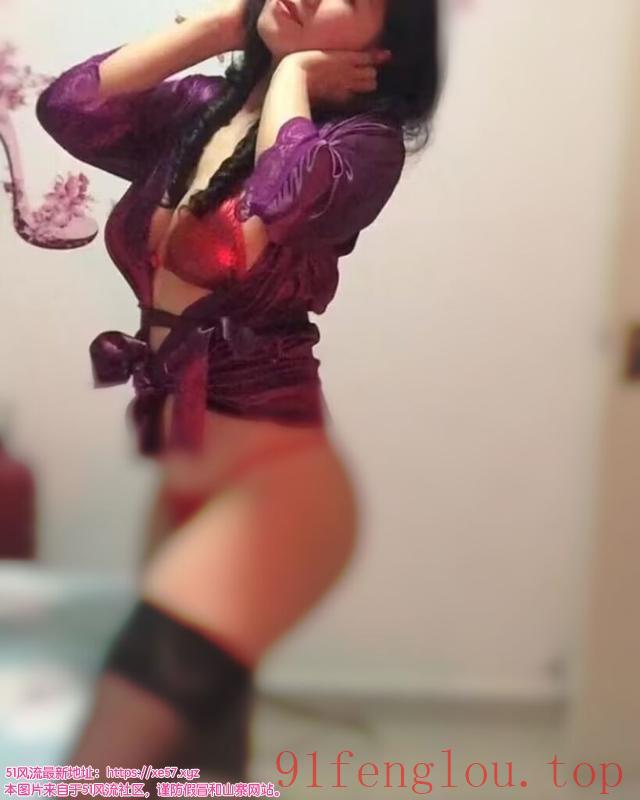 大胸大屁股的骚姐姐