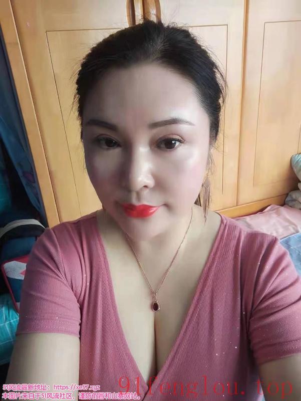 滨湖剧院美熟女