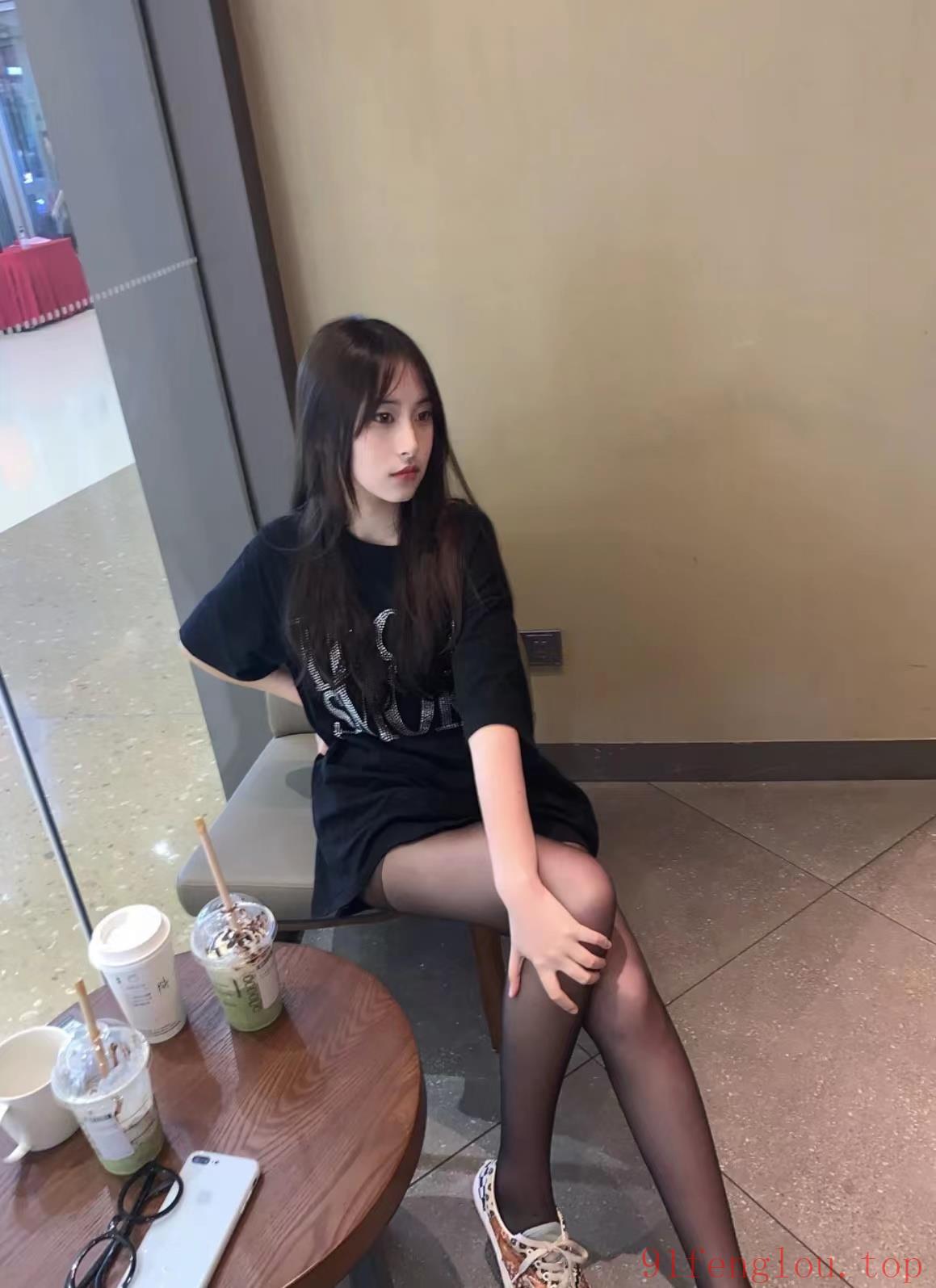 高端外围性感黑丝学生妹可上门