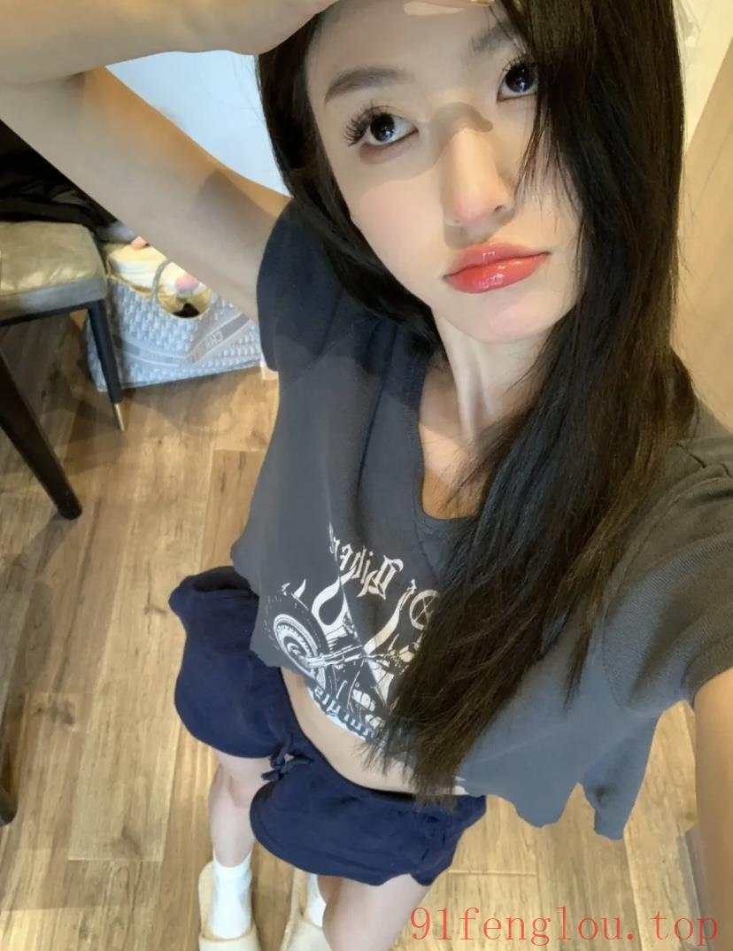 在校兼职小姐姐