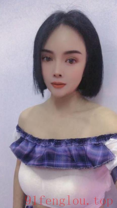 大长腿短发少妇