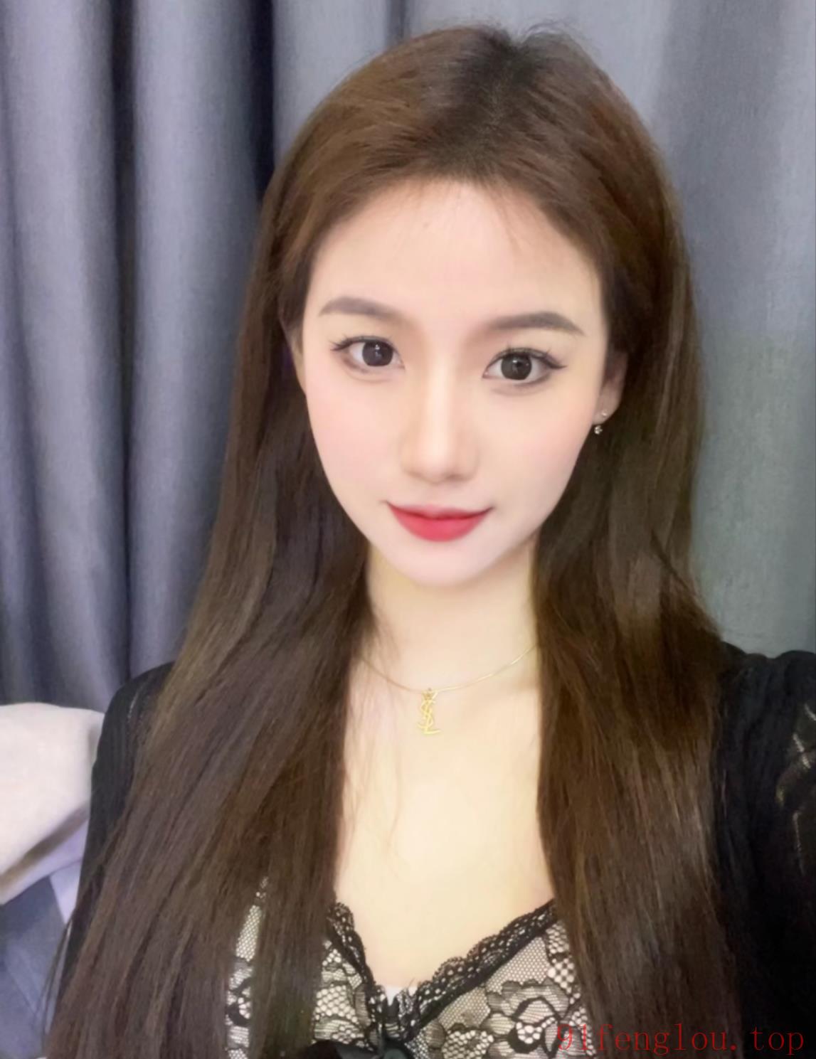 御姐兼职，皮肤白，大长腿