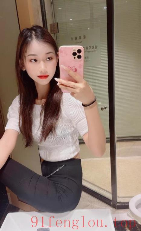 苗条高个小姐姐